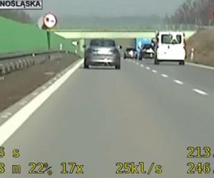 Kierowca pędził 214 km/h po dolnośląskiej drodze. Zobacz nagranie z policyjnej kamery