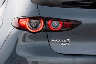 Toyota Corolla 2.0 Hybrid Dynamic Force 184 KM e-CVT vs Mazda 3 Skyactiv-X 180 KM 6MT AWD