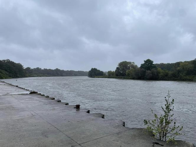 Wrocław. Przybywa wody w Odrze. Służby przygotowują się na falę powodziową 