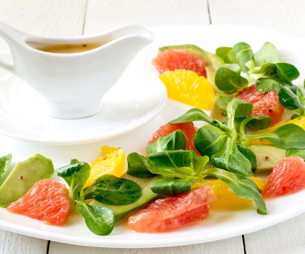 Jak zrobić sos francuski idealny do sałatek? Łatwy przepis