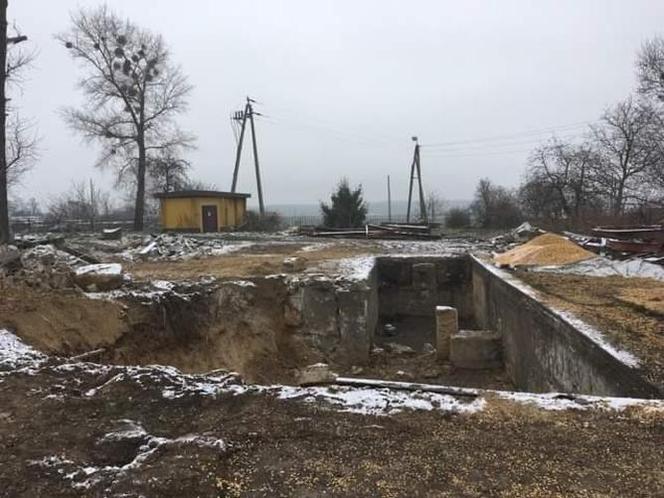 Śledczy zakończyli pracę w miejscu wybuchu w Przewodowie. Lej ma głębokość 5 metrów