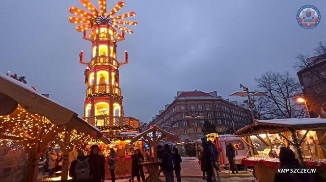 Policja na Jarmarku Bożonarodzeniowym w Szczecinie