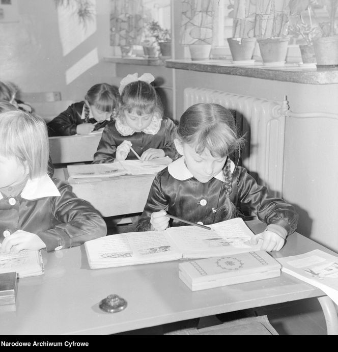 QUIZ PRL. Uczniowie w PRL. Czy pamiętasz lata szkolne? Komplet punktów zdobędą tylko Ci, którzy dorastali w Polsce Ludowej