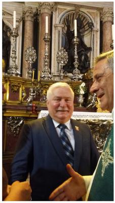 Wałęsa doświadczył cudu krwi św. Januarego: "W mojej obecności w pełni ożyła"