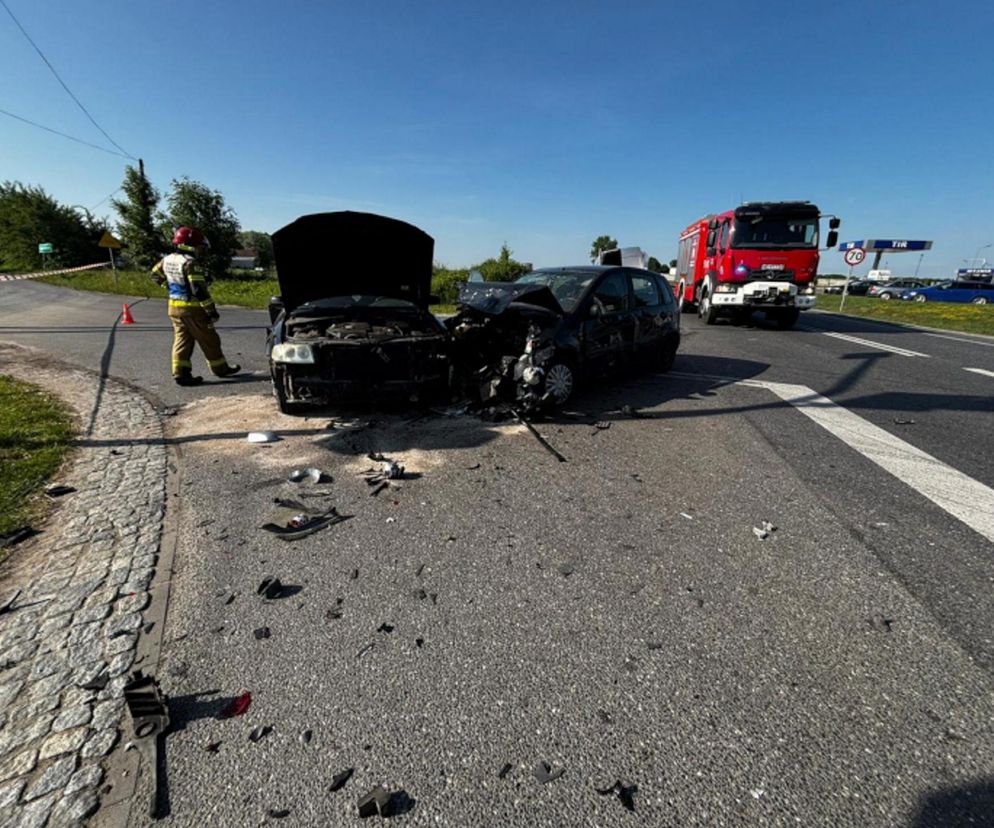 Potężny karambol na Mazowszu. Sześć osób trafiło do szpitala. Droga jest całkowicie zablokowana