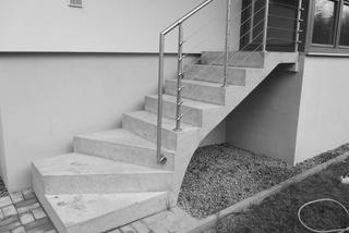 Schody prefabrykowane żelbetowe. Rodzaje schodów prefabrykowanych, wskazówki projektowe i montażowe