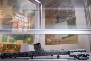 To, co archeolodzy odkryli w lesie, trafi na sejmowe korytarze. Jest wystawa pamiątek z obozowiska partyzantów AK w Borach Tucholskich