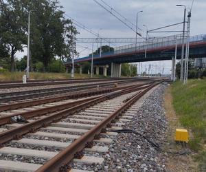 22-latek podziwiał widoki ze słupa trakcji kolejowej