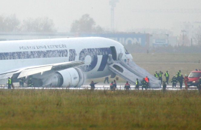 Kapitan Wrona dokonał heroicznego lądowania bez podwozia