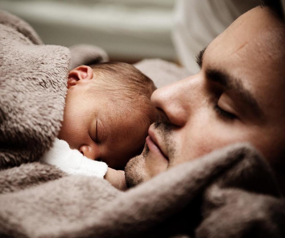 Mężczyźni coraz częściej korzystają z urlopów związanych z narodzinami dziecka