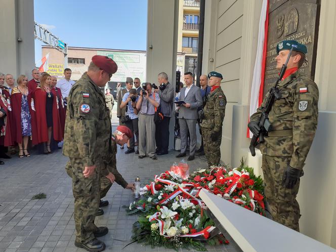 Odsłonięcie tablicy upamiętniającej 100-lecie Cudu nad Wisłą