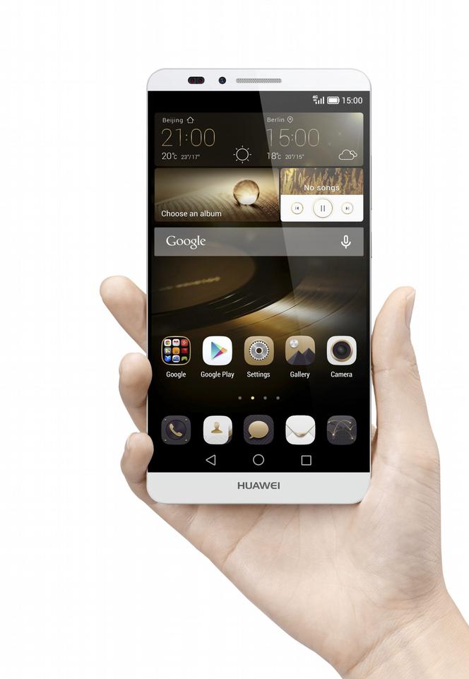 Huawei Ascend Mate7_Single_Gray Front Face Hand_Hi res