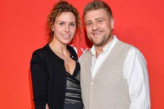 Żona Tomasza Jakubiaka ponownie w telewizji. Tak uczci pamięć zmarłego męża 