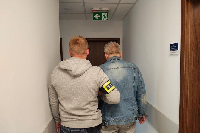 Szarlatan z Pruszkowa żerował na chorych i zdesperowanych. Leczył na wszystko, a leki robił w słoiku!