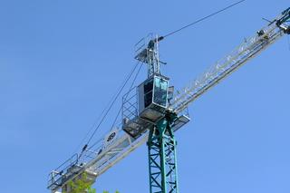 Spider-Man wspiął się na dźwig budowlany. Szokujące sceny w centrum miasta