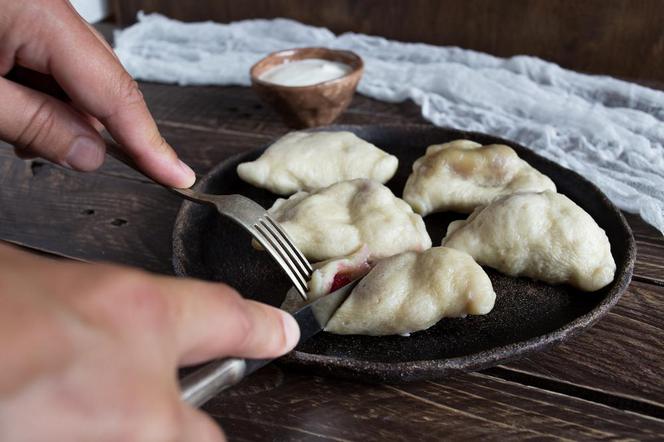 Pierogi ze śliwką suszoną moczoną w śliwowicy - przepis z Małopolski