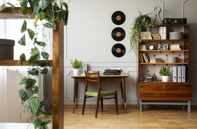 Kolory ścian, które kojarzą się z przytulnym domem babci. Mieszkanie w stylu retro - inspiracje