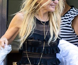 Monika Olejnik. W falbanach pogubiła pranie