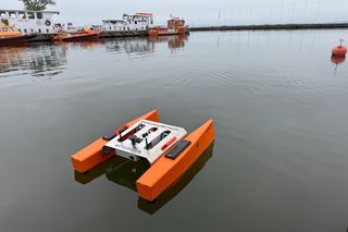   Nowoczesny dron kontroluje jakość wody w mazurskich jeziorach