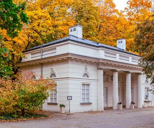 Łazienki Królewskie w Warszawie jesienią