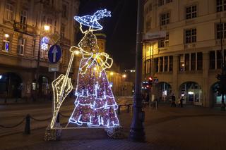 Magia świąt ogarnęła Bydgoszcz! Choinka na Placu Teatralnym zachwyca swoim pięknem!