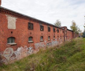 Koszary Dragonów zostaną zagospodarowane. Miasto wystawiło na sprzedaż jedną z nieruchomości [ZDJĘCIA]