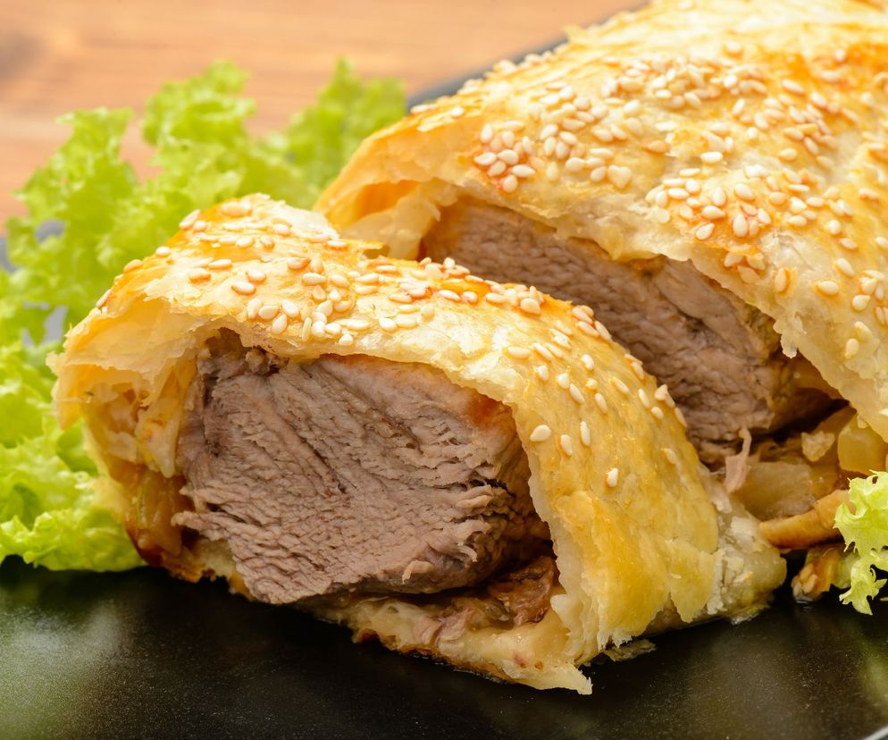 Soczysty schab w cieście francuskim - przepis na efektowny i smaczny schab