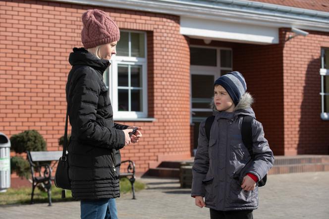 Na Wspólnej odc. 3094. Tatiana (Olha Bosova), jej syn Jurij (Nikita Antonenko)