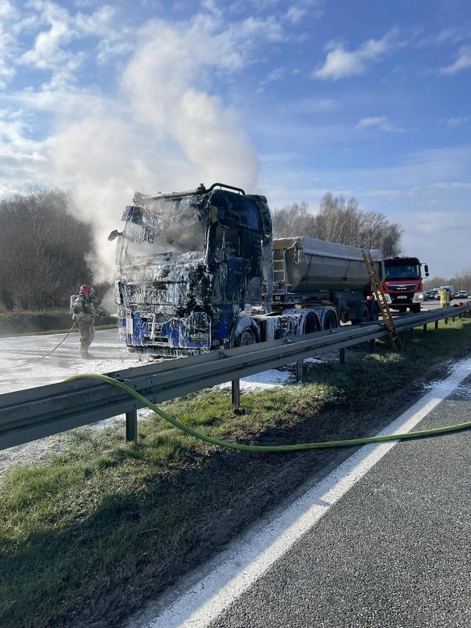 Pożar ciężarówki na DK 91 w Siewierzu