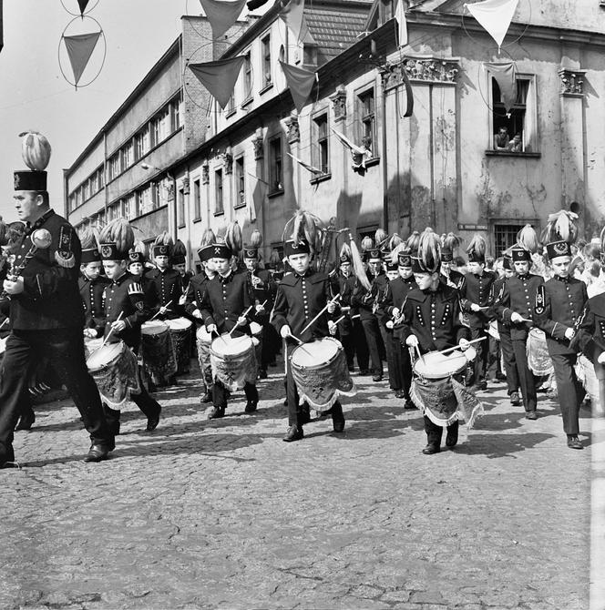 Pochód gwarkowski w latach 60. i 70.  Ale stroje! 