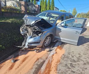 W Radkowicach ładowarka zderzyła się z autem osobowym