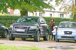 Marta Kaczyńska wozi dzieci Audi Q7 - autem za 250 tys. złotych - ZDJĘCIA