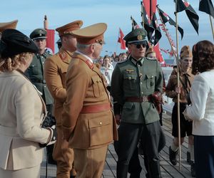 Zatoka szpiegów 2 sezon odc. 11. Eva Stromberg (Sonia Mietielica), Franz Neumann (Bartosz Gelner)