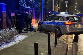 Odurzony 24-latek rzucał się pod jadące auta. Koszmarny początek weekendu w Warszawie