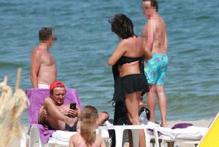 Anna Korcz na plaży na Bałtykiem