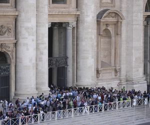 Tłumy na placu św. Piotra