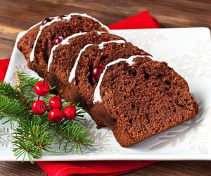 Piernik na kefirze. Ciasto z bakaliami, które oczaruje w Boże Narodzenie