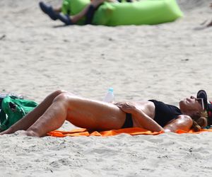 Agnieszka Fitkau-Perepeczko na plaży w Sopocie