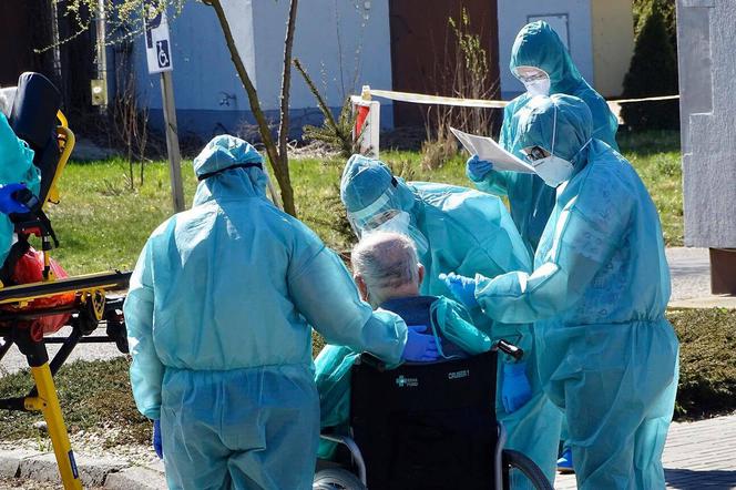 Pielęgniarki i lekarze wspierają personel ośrodka „Salus” w Kaliszu