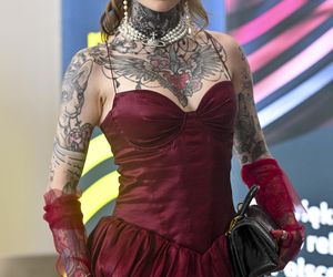 Monika Miller cała na czerwono! Zaszalała z kreacją. Dobrała do niej perły