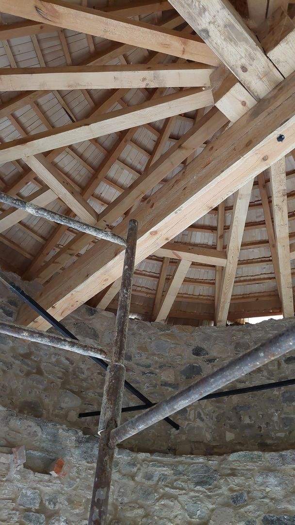 Baszta w Nowych Kicharach (gm. Dwikozy) w trakcie remontu