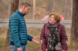 Na Wspólnej odc. 4012. Krystyna Agier (Małgorzata Knothe), Kamil Hoffer (Kazimierz Mazur)