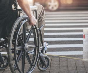 Wniosek o zamrożenie cen prądu dla osób z niepełnosprawnością. Jak otrzymać ulgę na prąd? Konieczne oświadczenie!