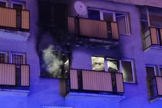 Warszawa. Gigantyczny pożar mieszkania na drugim piętrze. Dwie osoby poszkodowane