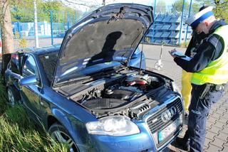 Doprowadził do wypadku, choć nie powinien siedzieć za kółkiem. Przez kierowcę Audi obydwa auta uderzyły w drzewo