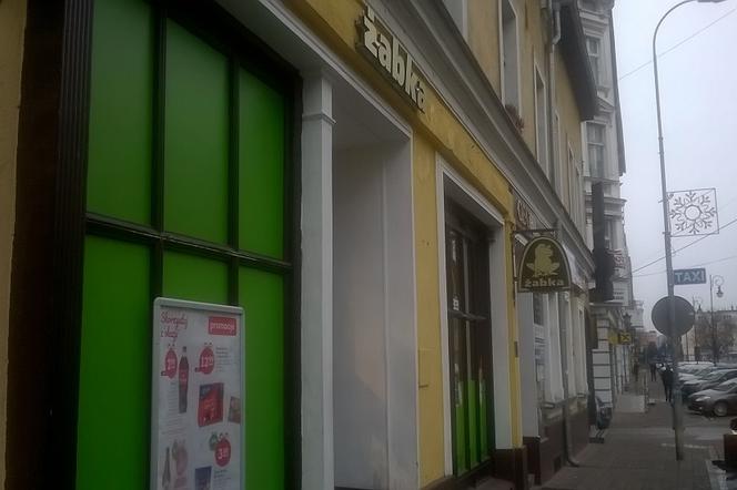 Okradziony sklep przy ulicy Obotryckiej.
