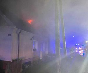 Tragiczny pożar pod Kętrzynem. Nie żyją dwie osoby. Wśród ofiar 13-letnia dziewczynka