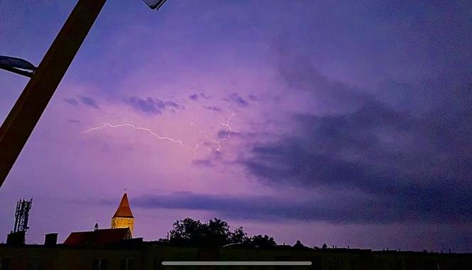 Nocna burza nad Dolnym Śląskiem. Pioruny w obiektywie mieszkańców