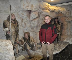 Odkrywamy Jaskinię Raj w gminie Chęciny. Są tu pamiątki po Neandertalczykach! Czym jeszcze zachęca turystów?