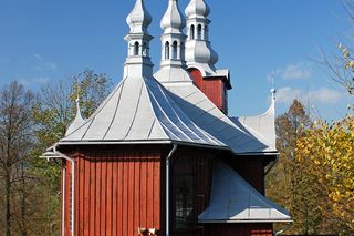 To unikatowa wieś na mapie Małopolski. Znajduje się w niej cerkiew postawiona przez Francuza